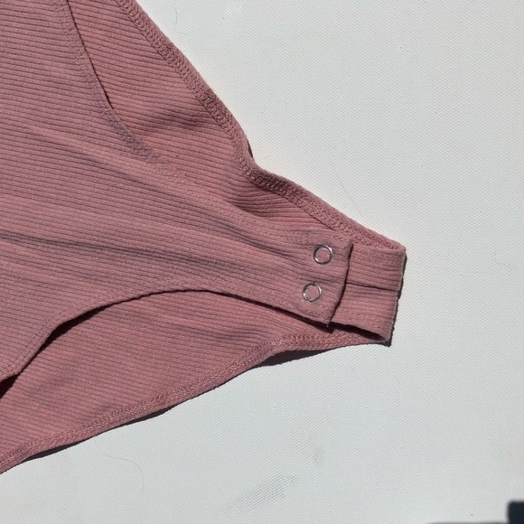 pink short sleeve bodysuit - Picture 3 of 5